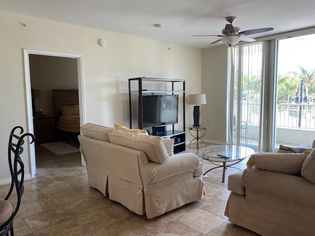 Building Photo - 700 E Boynton Beach Blvd