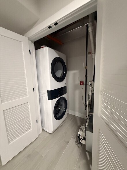 Unit 1 - Laundry - 6009 Jefferson St
