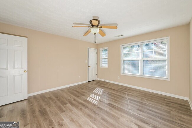Building Photo - 462 Marsh Lake Rd SE