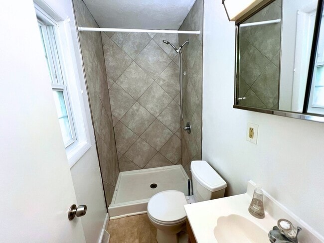 Building Photo - Swannanoa - Perfect Location, Fantastic Bungalow!