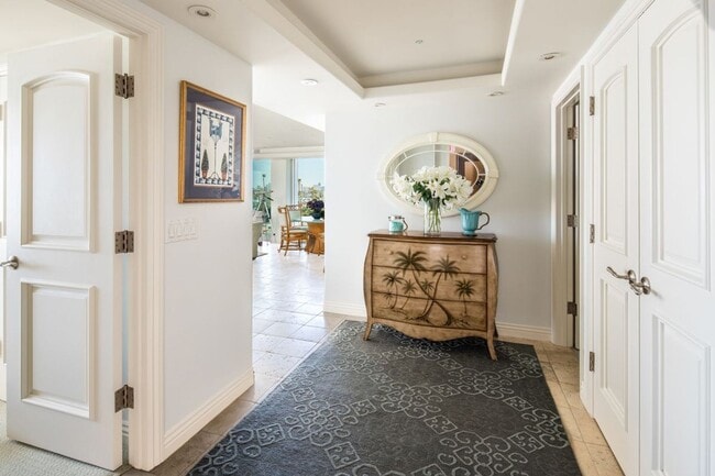 Building Photo - 1760 Avenida Del Mundo