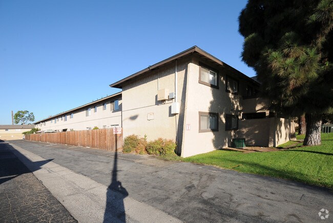 Building Photo - 10431 Knott Ave