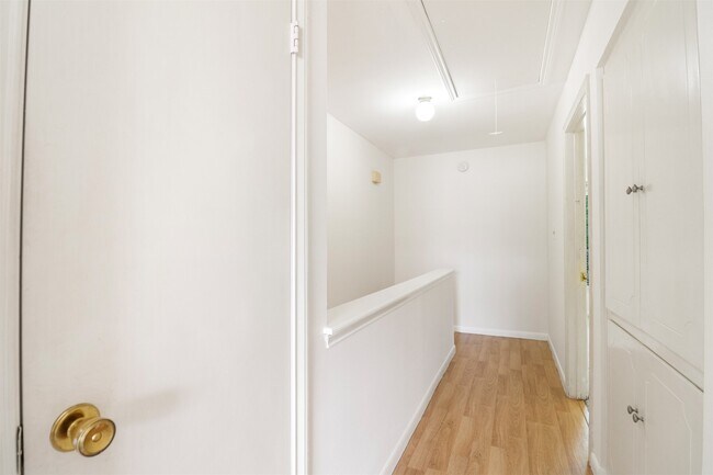 Building Photo - 6332 Chevy Chase Dr