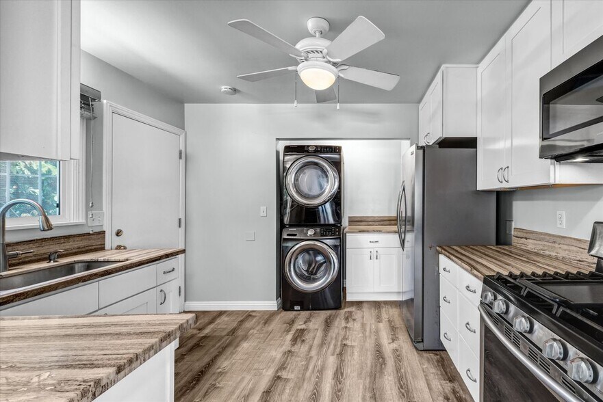Building Photo - 221 Avocado St