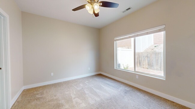 Building Photo - 1563 S Topaz Dr