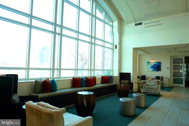 Building Photo - 100 Harborview Dr