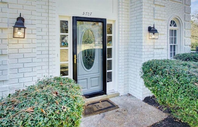 Building Photo - 5707 Chester St