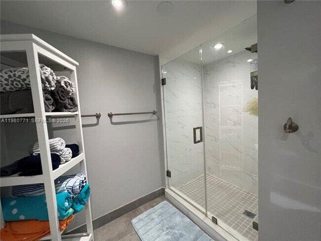 Building Photo - 1717 N Bayshore Dr