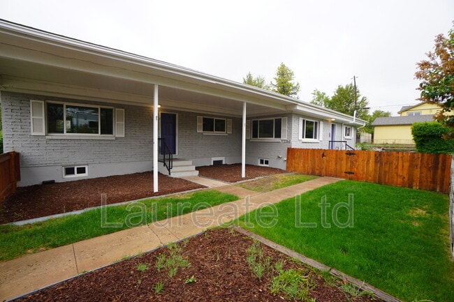 Building Photo - 2258 W Maplewood Ave