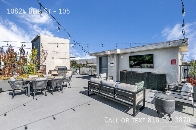 Building Photo - 10824 Blix St