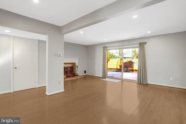 Building Photo - 6576 Yadkin Ct