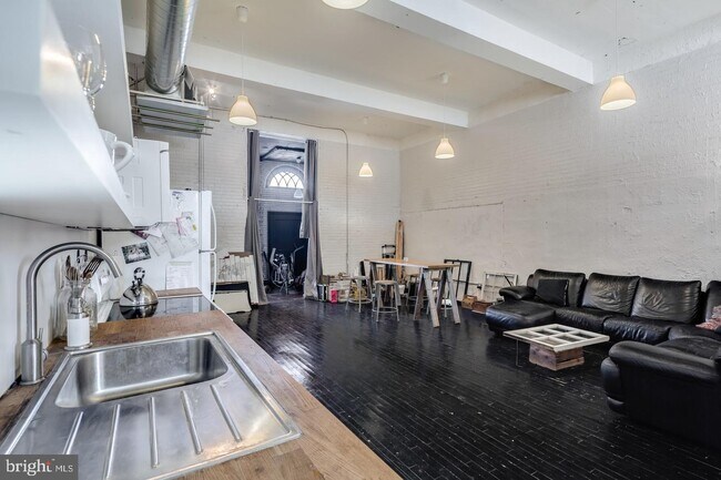 Building Photo - 1804 E Hazzard St