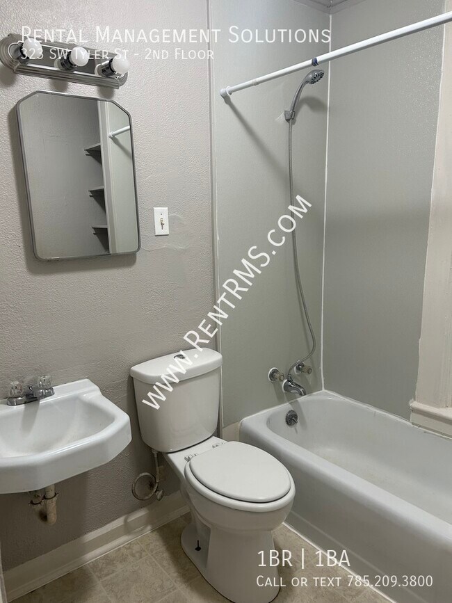 Building Photo - 323 SW Tyler St 2nd Floor- 1BED/1 BATH