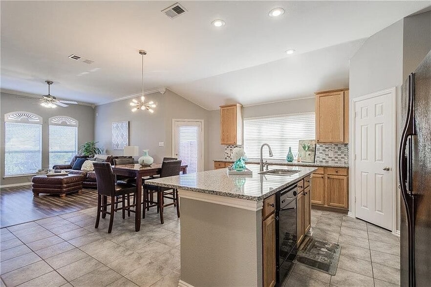 Building Photo - 1426 Forest Oaks Ct