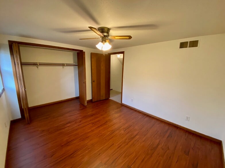 Building Photo - 610 12th Ave S