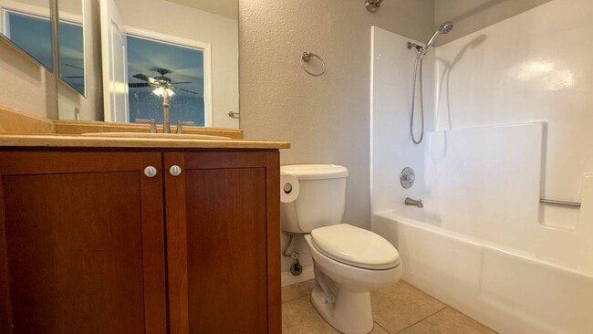 Building Photo - Enjoy Half Off Your First Month's Rent! 3-bedroom, 2.5-bath Split-Level Condo