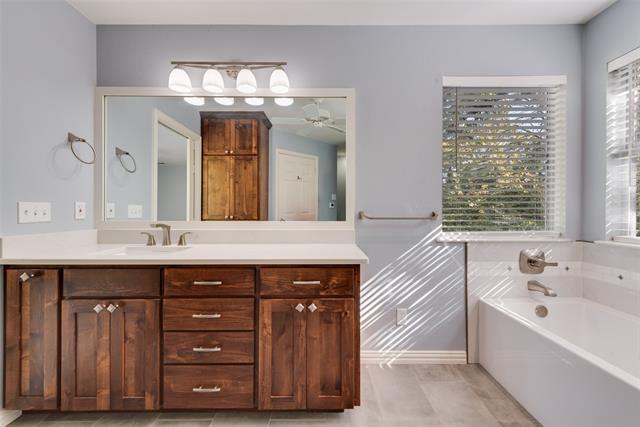 Building Photo - 2569 Castle Cir