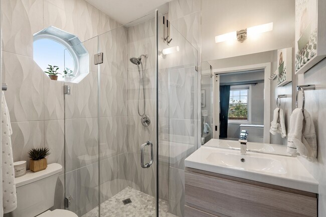 Building Photo - 47 Sargent St