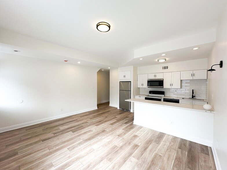 Building Photo - 2747 Armand Pl