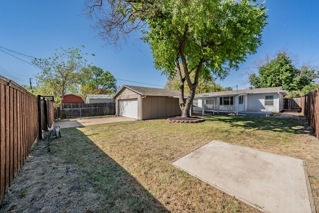 Building Photo - 2914 Scottsbluff Dr