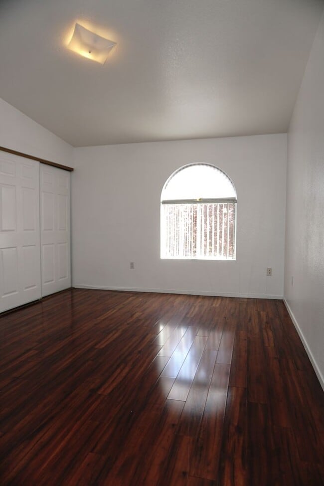 Building Photo - NEWLY RENOVATED 3BD/2BA CONDO W/ 2 CAR GARAGE