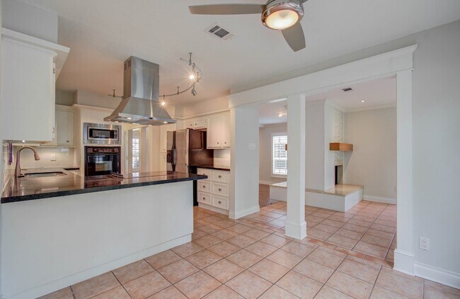 Building Photo - 16209 Wall St