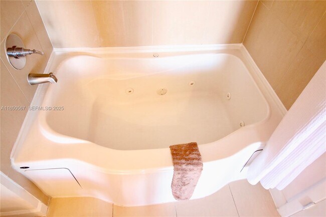 Building Photo - 1945 S Ocean Dr