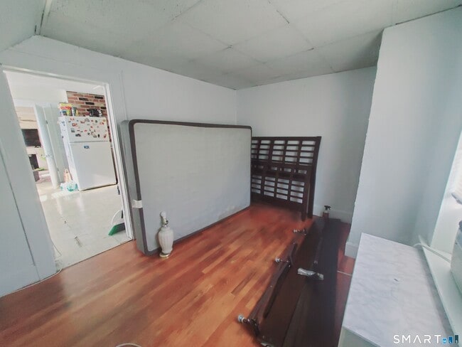 Building Photo - 152 River Rd Ext