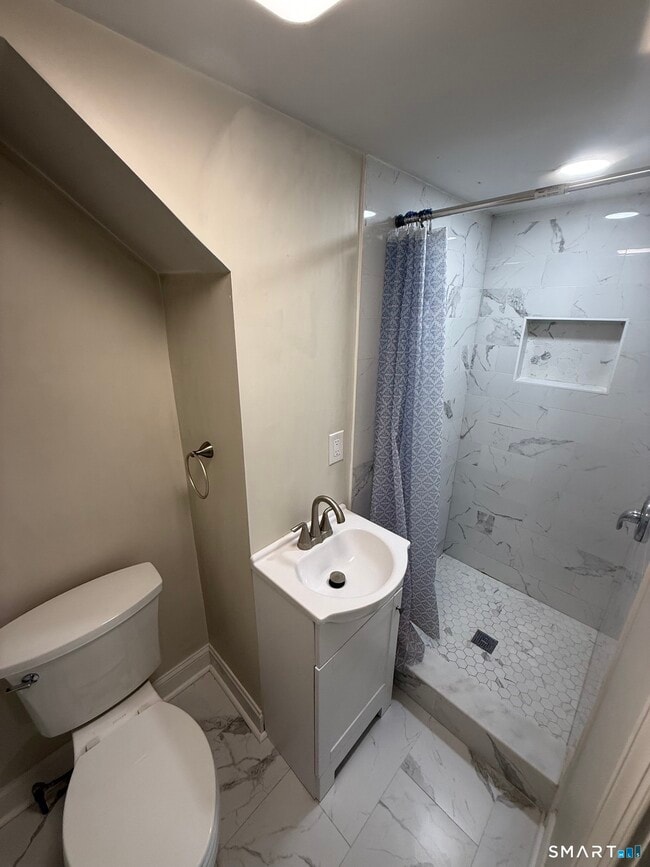 Building Photo - 18-Unit Cherry St