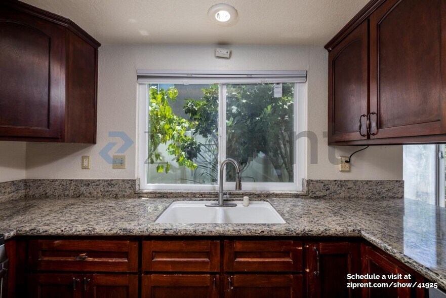 Building Photo - 11358 Havstad Dr