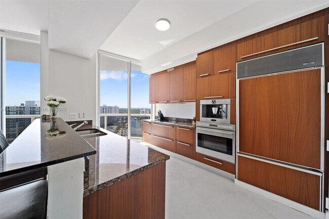Building Photo - 15811 Collins Ave