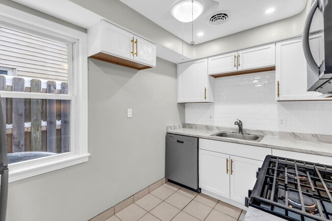 Building Photo - 1386 Eastwood Ave