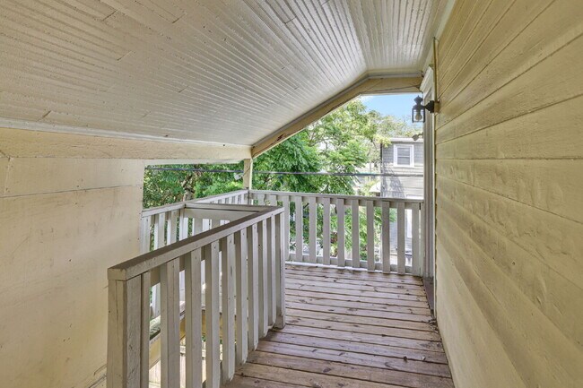 Building Photo - 4 bedroom 3 bath Springfield home