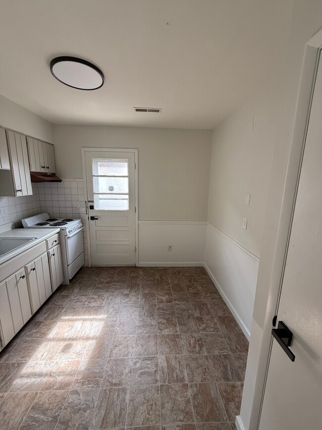 Building Photo - 2714 Center St