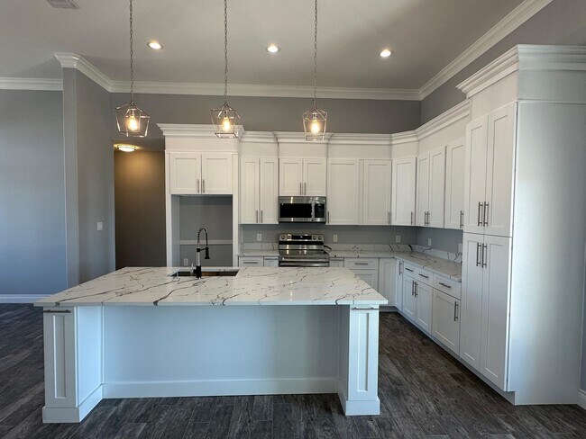 Building Photo - 523 Canyon Creek Dr