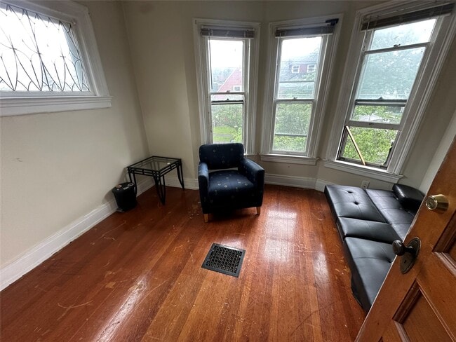 Building Photo - 19 Edwards St