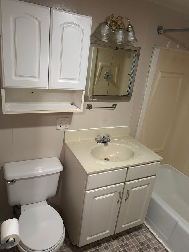 Building Photo - 1146 Lancaster Pike