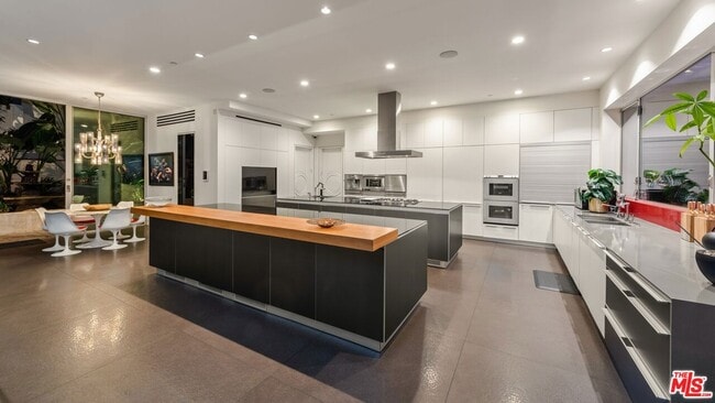 Building Photo - 9663 Santa Monica Blvd