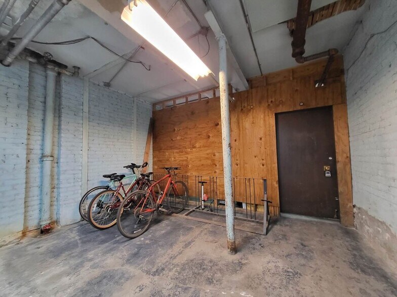 Building Photo - 2151 N Fremont St