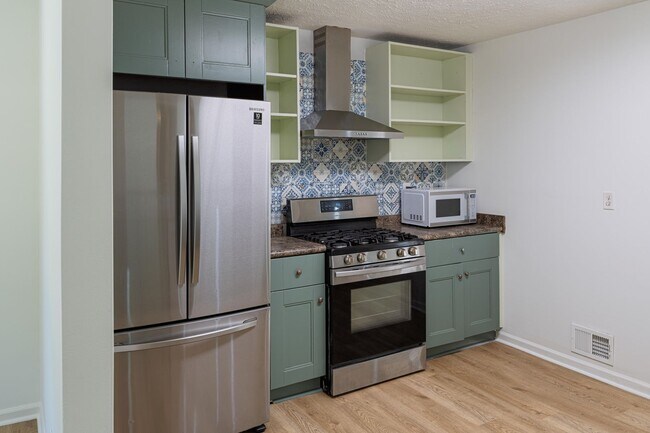 Building Photo - 4BR Home on 1 Acre with Finished Basement in Fayetteville