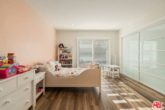 Building Photo - 4731 Deseret Dr