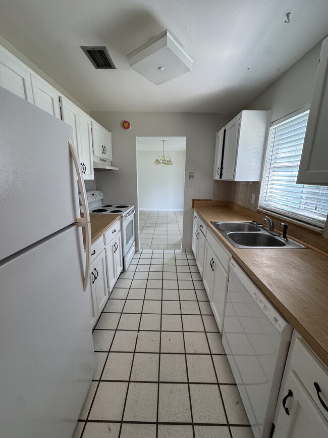 Building Photo - Adorable 2 Bedroom 2 Bath home in St. Augu...