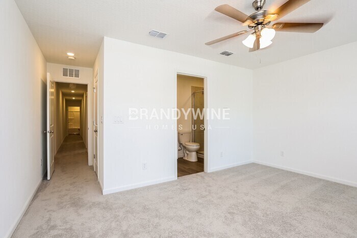 Building Photo - 641 Holly Lks Dr