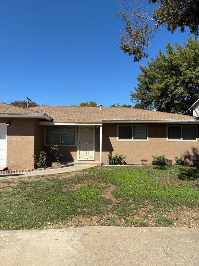 Building Photo - 2653 Agnes Way