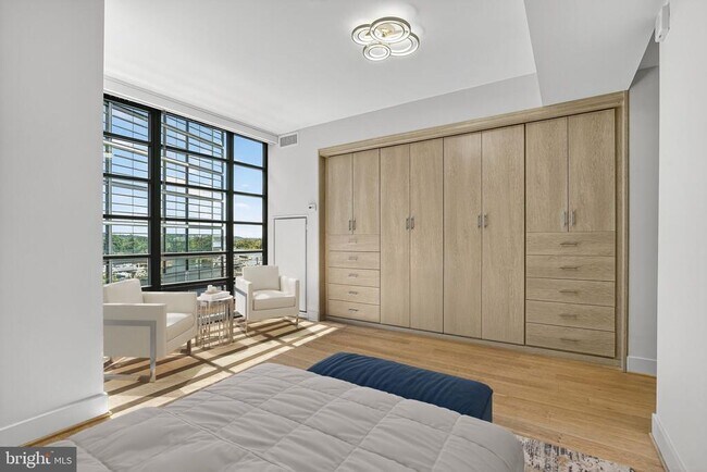 Building Photo - 45 Sutton Square SW