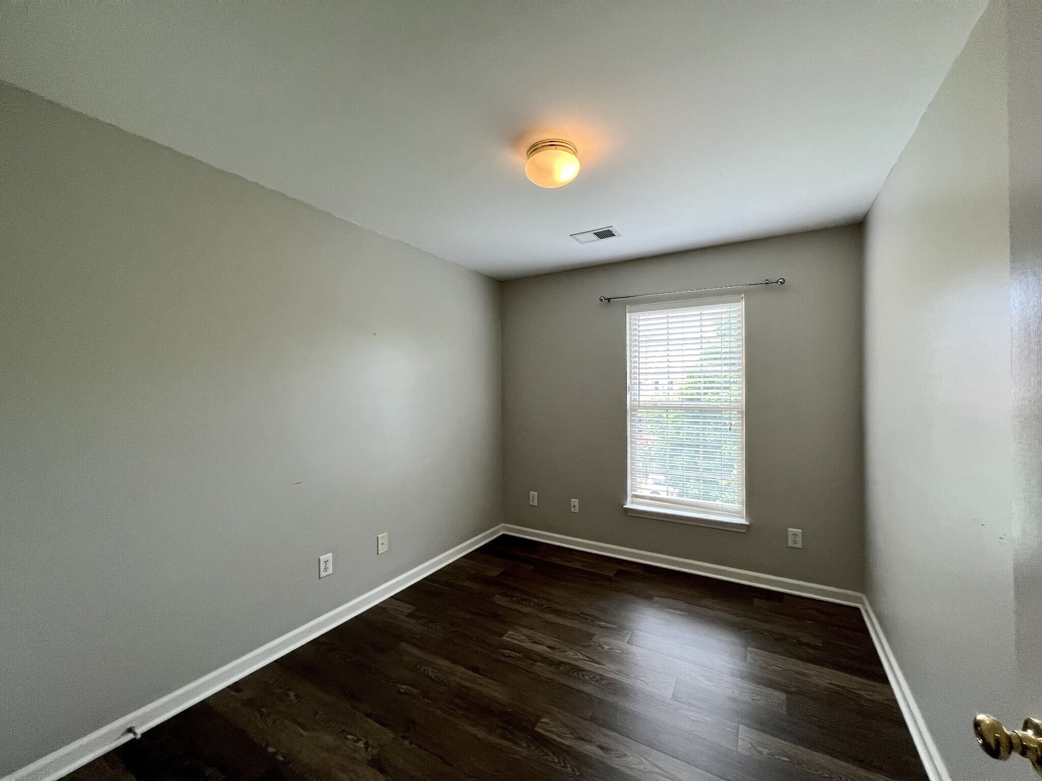 Building Photo - 116 Carriage Ct