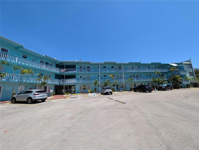 Building Photo - 1501 NE Miami Gardens Dr