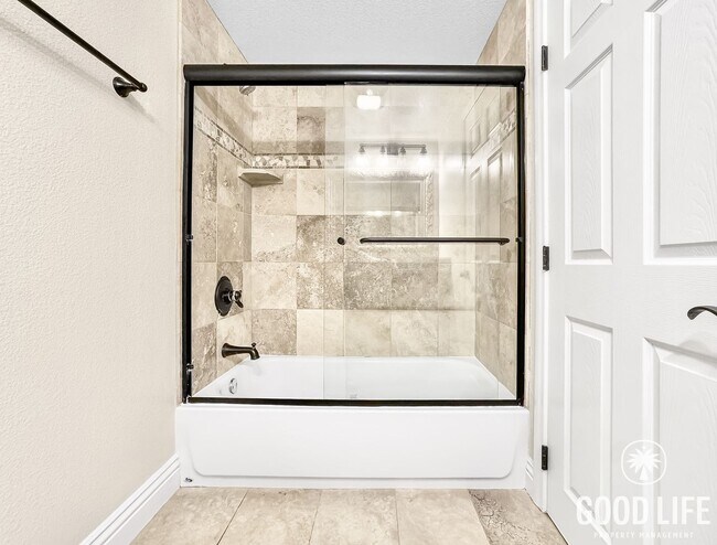 Building Photo - Amazing 2BD/2.5BA condo w/ washer/dryer & ...