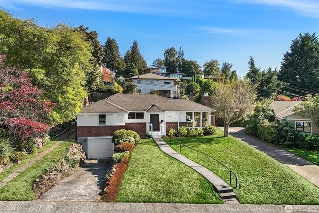 Building Photo - 5606 59th Ave NE