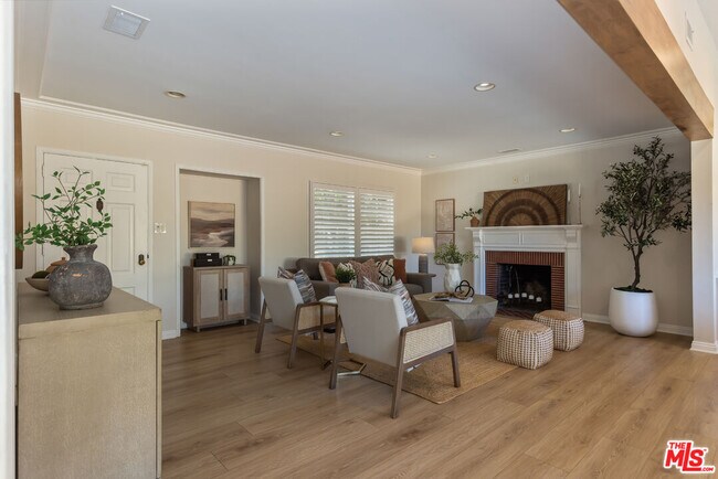 Building Photo - 3544 Gardenia Ave